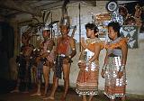 752_Bij de Dayaks (Iban), traditionele kledij
